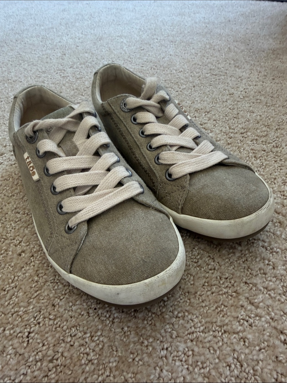 Taos Star Khaki Wash Canvas Lowtop Sneakers Size 5